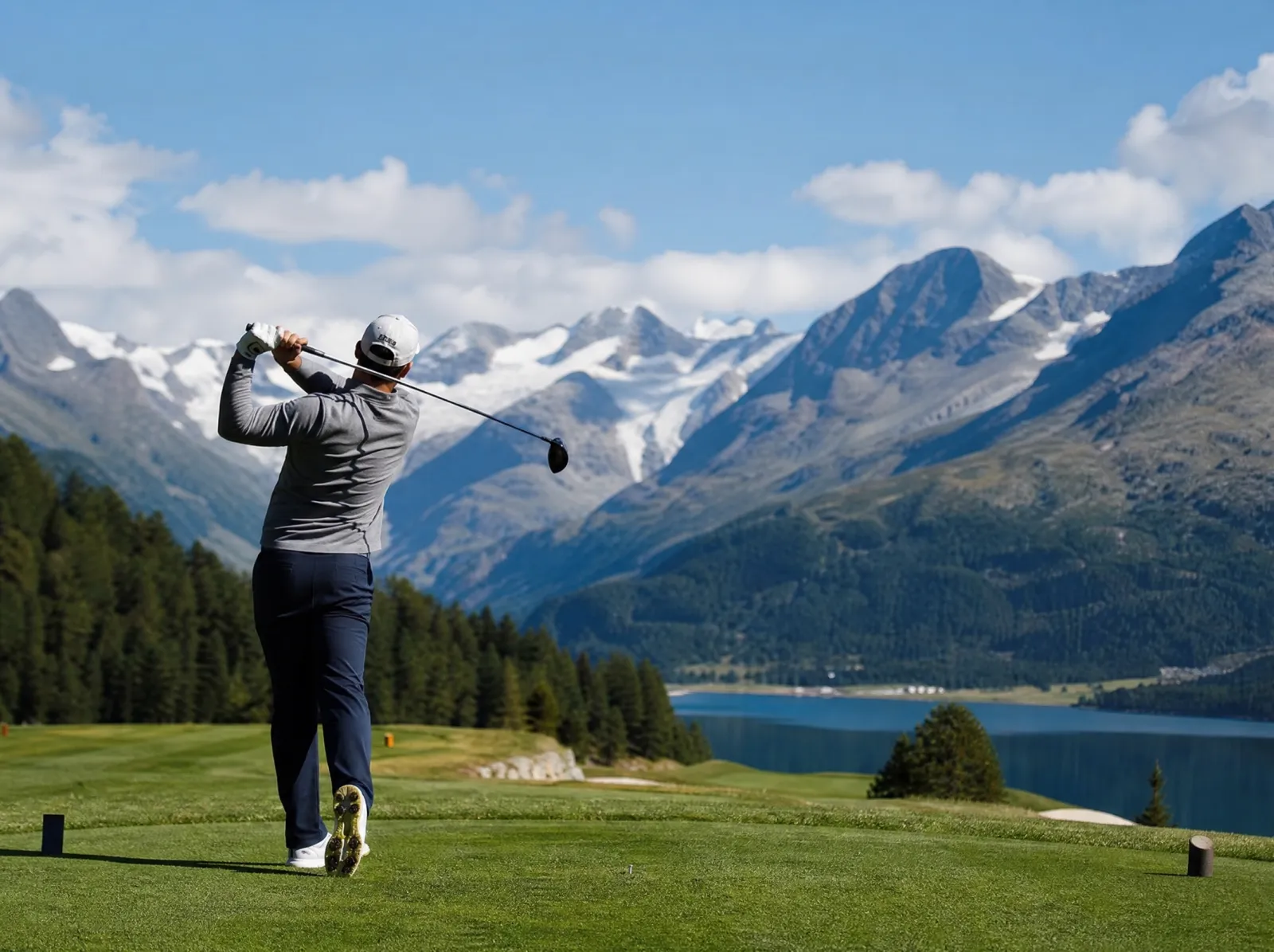 Avventura e sport · Estate 2026 — Tee shot below the peaks, St. Moritz